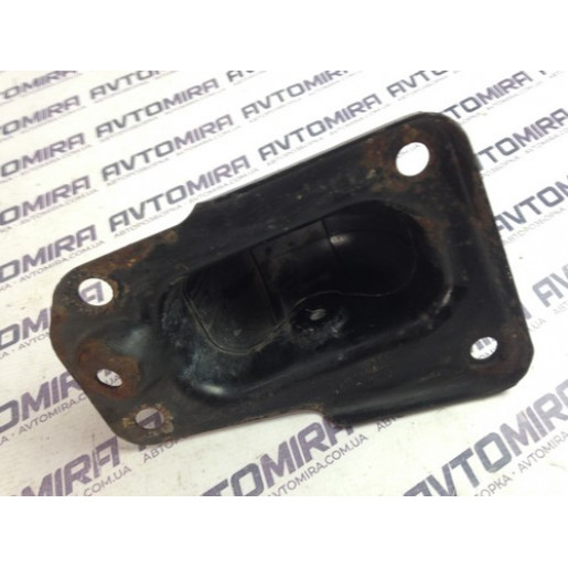 Кронштейн лівого поздовжнього важеля Skoda Octavia A5 2009-2013 1K0505129J